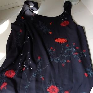 NWOT V-Neck Flower Pattern Tank